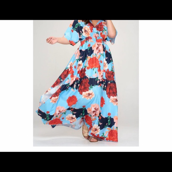 Dresses & Skirts - Floral maxi dress⭐️